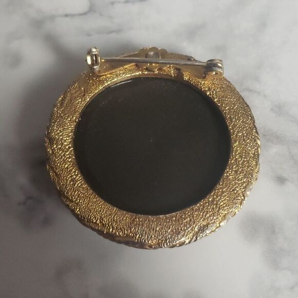 Vintage Cameo Brooche  - Picture 3 of 4